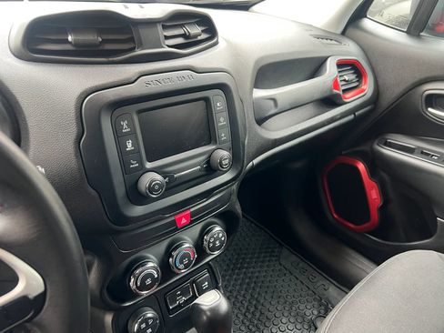 Used 2017 Jeep Renegade Trailhawk AWD/4WD image 21