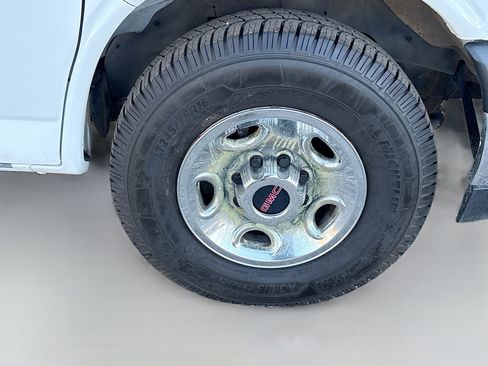 Used 2018 GMC Savana 2500 image 24