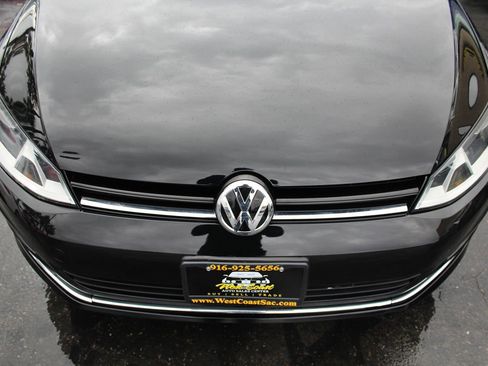 Used 2017 Volkswagen Golf SE image 9