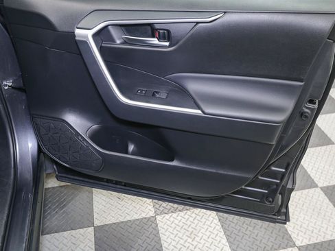 Used 2025 Toyota RAV4 XLE AWD/4WD image 20