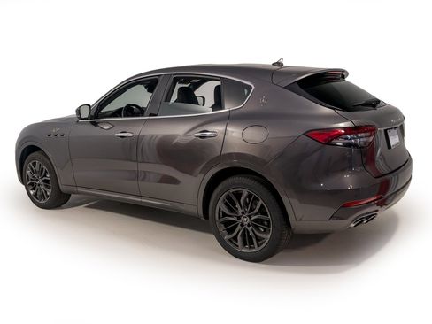 Used 2024 Maserati Levante GT Ultima image 5