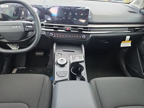 New 2027 Kia Sportage LX FWD image 14