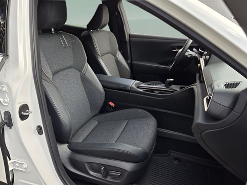Used 2023 Toyota Crown AWD/4WD image 15