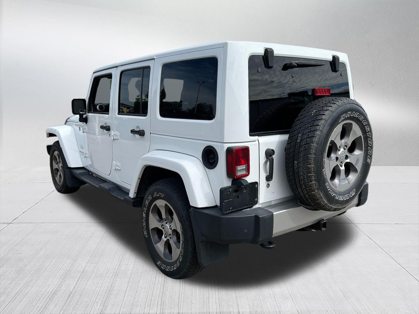 Used 2018 Jeep Wrangler Unlimited Sahara AWD/4WD image 8