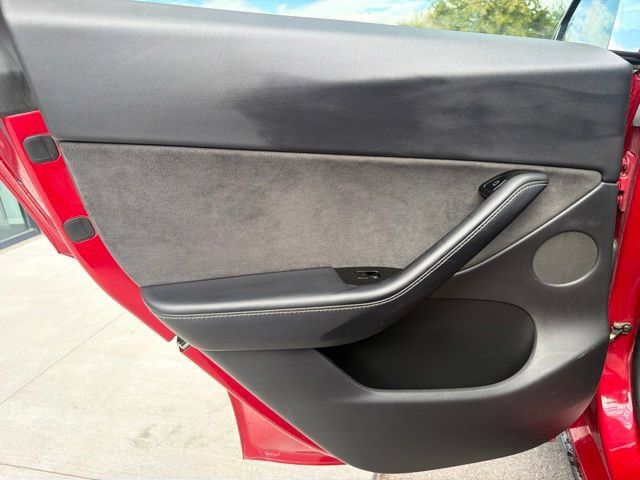 Used 2021 Tesla Model Y Long Range AWD/4WD image 18