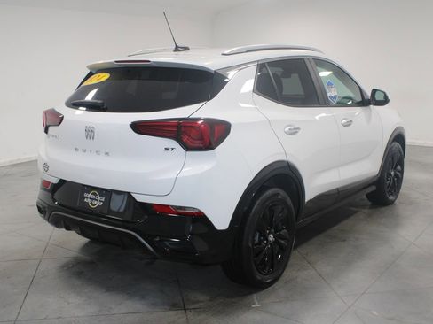 Used 2024 Buick Encore GX Sport Touring image 9