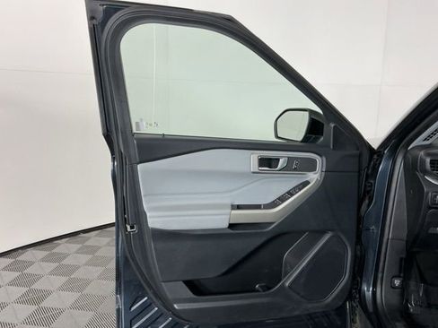 Used 2022 Ford Explorer XLT w/ Equipment Group 202A AWD/4WD image 13