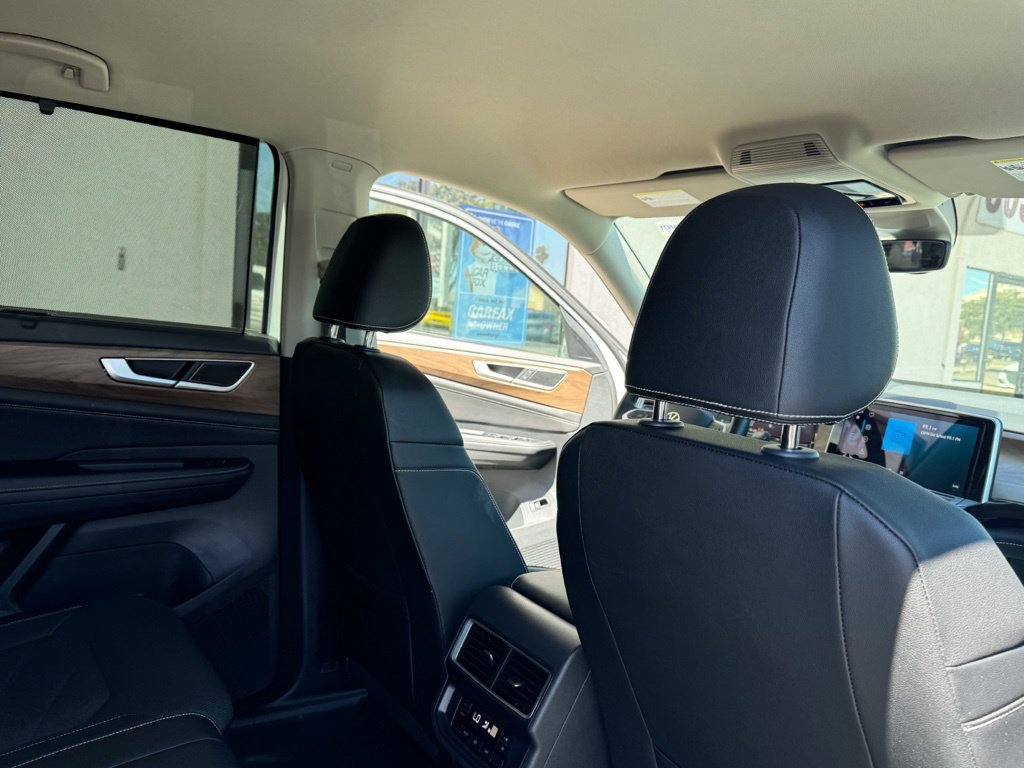 Used 2025 Volkswagen Atlas SE FWD image 20