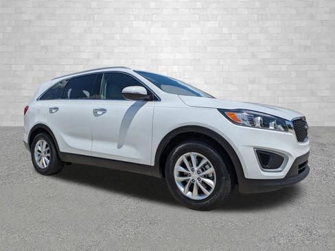 Used 2018 Kia Sorento FWD image 1