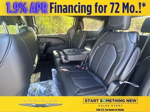 New 2026 Chrysler Pacifica Select image 16