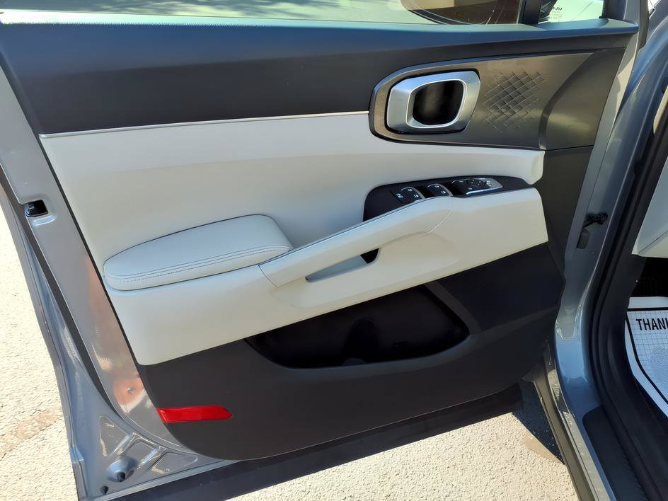 Used 2025 Kia Sorento S w/ Panoramic Sunroof Package FWD image 17