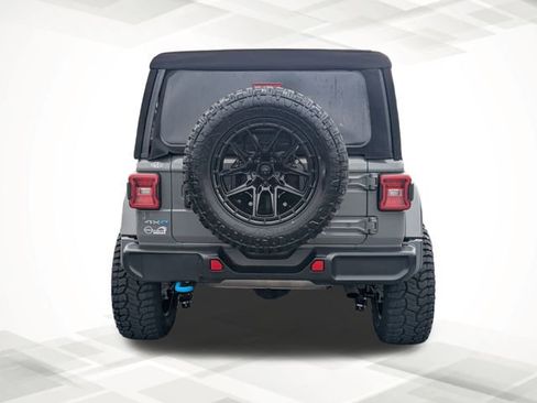 Used 2022 Jeep Wrangler Unlimited Sahara w/ Cold Weather Group image 5