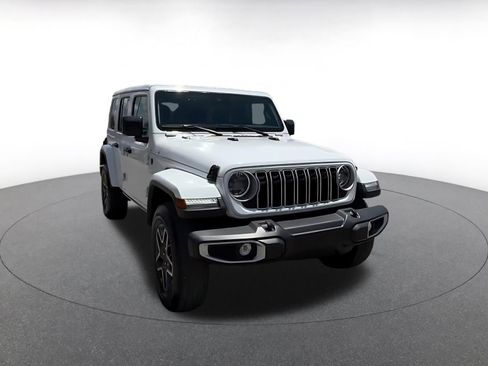 Used 2025 Jeep Wrangler Sahara AWD/4WD image 3