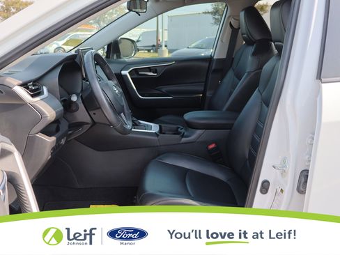 Used 2021 Toyota RAV4 XLE Premium image 21