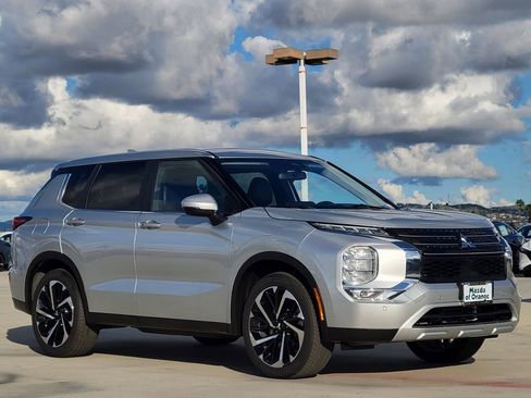 Used 2024 Mitsubishi Outlander SE Black Edition image 27