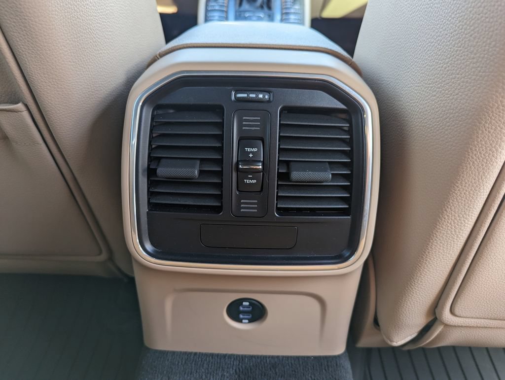 Used 2020 Porsche Macan AWD/4WD image 32