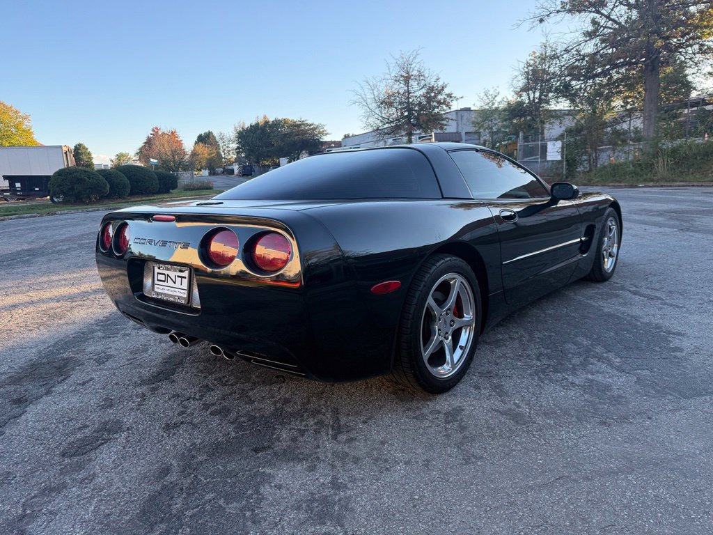 Used 2004 Chevrolet Corvette Coupe RWD image 9