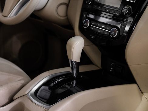 Used 2015 Nissan Rogue SV image 19