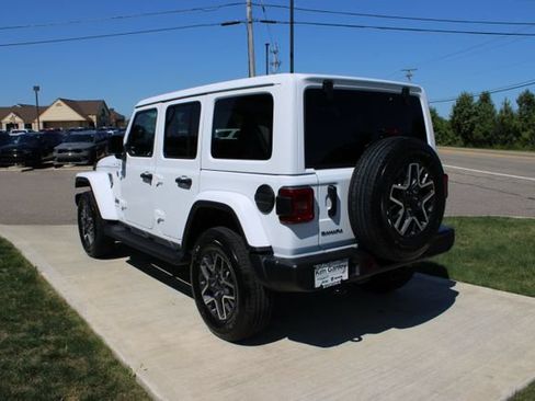 New 2026 Jeep Wrangler Unlimited Sahara AWD/4WD image 33