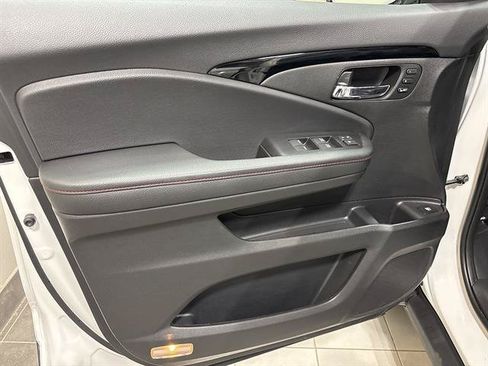 Used 2025 Honda Ridgeline Black Edition image 8