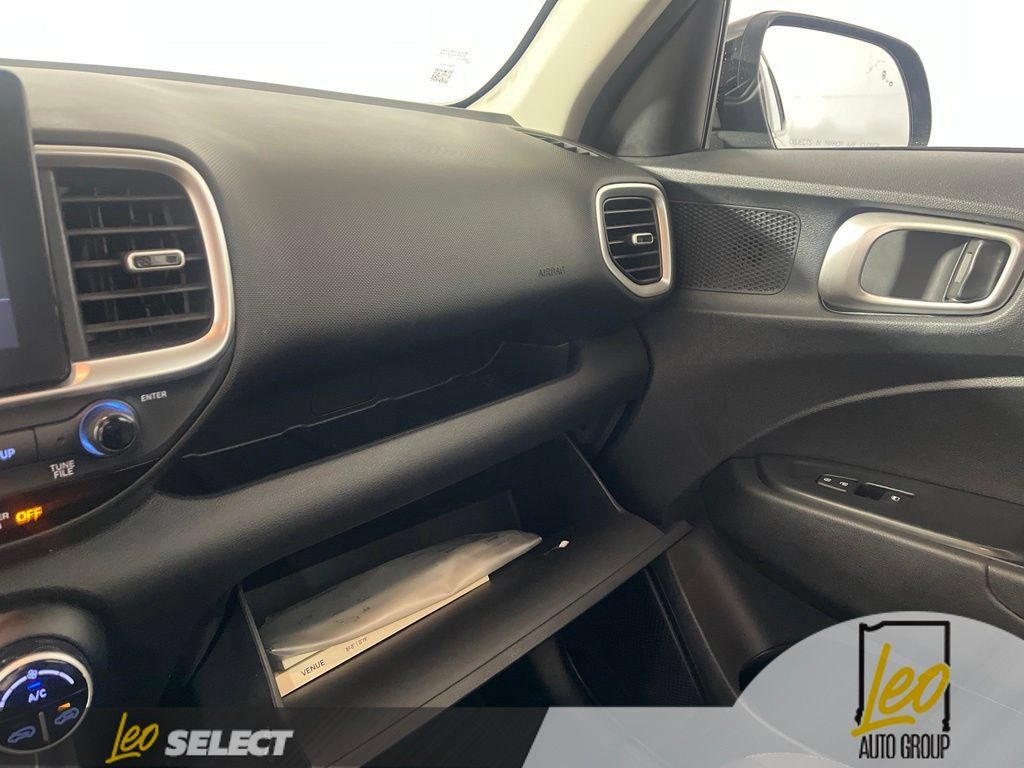 Used 2021 Hyundai Venue SEL FWD image 23