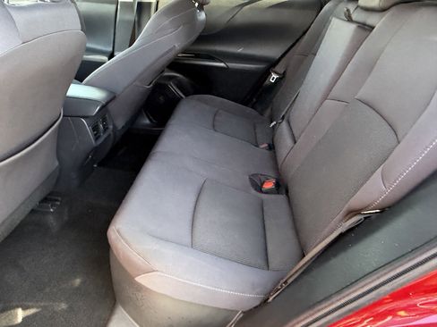 Used 2022 Toyota Venza LE image 27