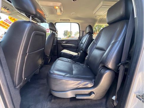 Used 2013 Chevrolet Suburban LTZ RWD image 18