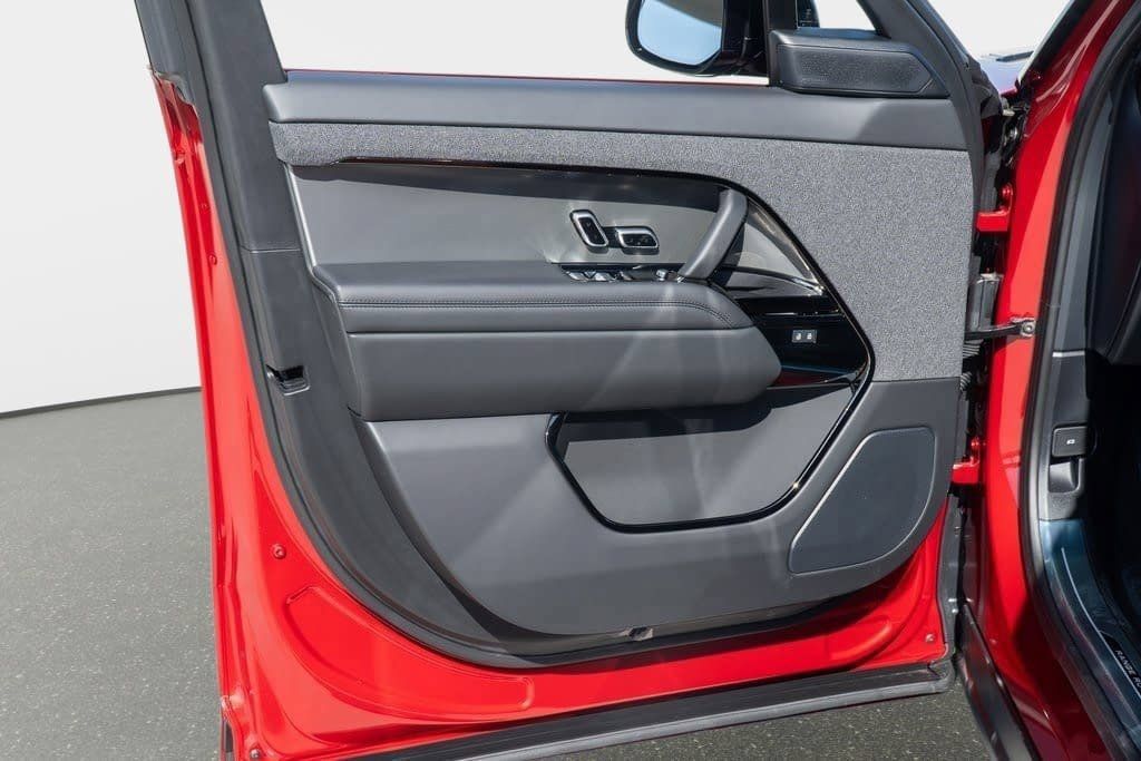 New 2025 Land Rover Range Rover Sport Dynamic SE AWD/4WD image 13