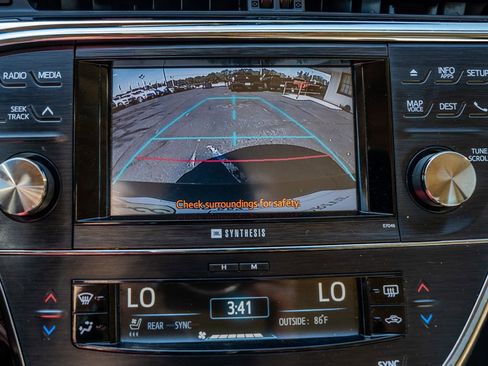 Used 2013 Toyota Avalon Limited image 21