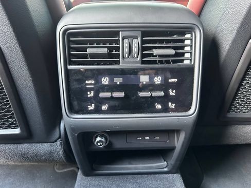 Certified 2024 Porsche Cayenne AWD/4WD image 40