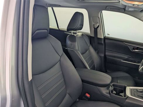 Used 2021 Toyota RAV4 XLE Premium AWD/4WD image 35