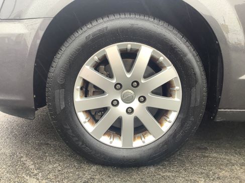 Used 2015 Chrysler Town & Country Touring image 25