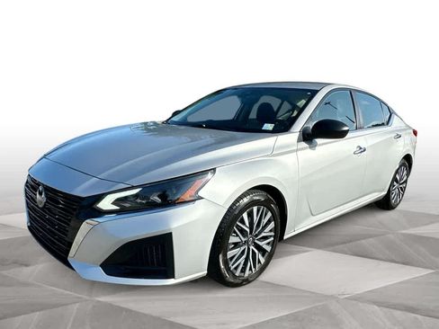 Used 2024 Nissan Altima 2.5 SV FWD image 4