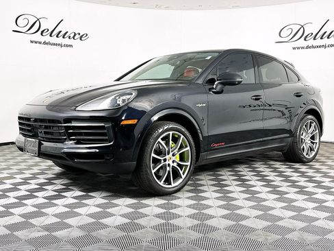 Used 2022 Porsche Cayenne E-Hybrid Coupe image 3