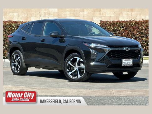 Certified 2024 Chevrolet Trax RS w/ Driver Confidence Package image 1