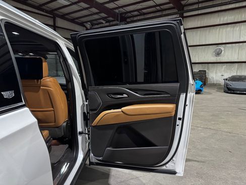 Used 2021 Cadillac Escalade ESV Premium Luxury image 20
