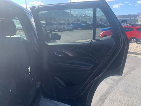 Used 2024 GMC Terrain SLE image 46