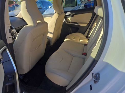 Used 2016 Volvo XC60 T6 w/ Proximity Package FWD image 22