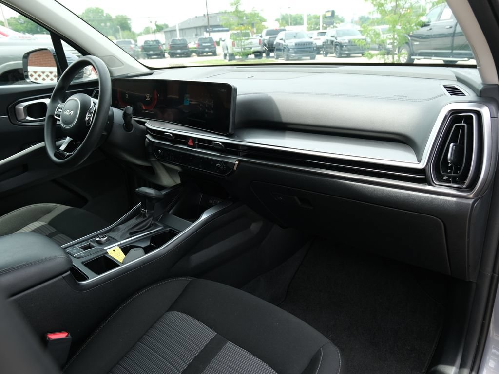 Used 2025 Kia Sorento LX FWD image 31
