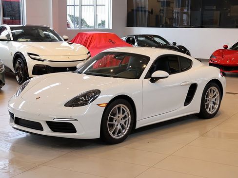 Used 2021 Porsche 718 Cayman image 17