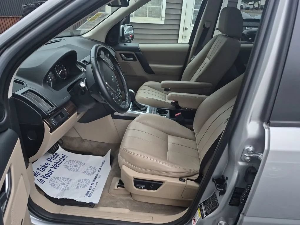 Used 2014 Land Rover LR2 HSE AWD/4WD image 16