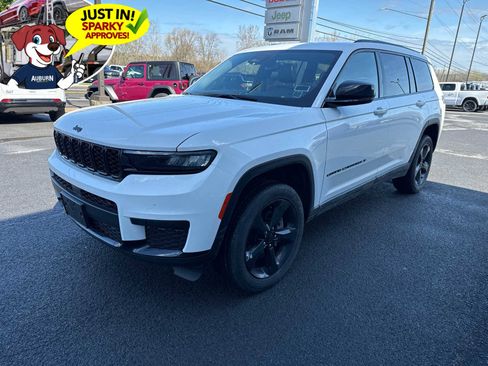 Used 2024 Jeep Grand Cherokee L Altitude image 1