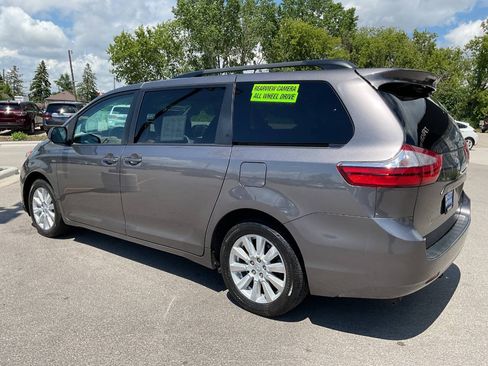 Used 2017 Toyota Sienna LE AWD/4WD image 4