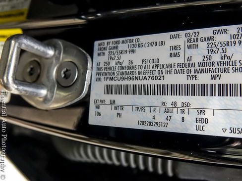 Certified 2022 Ford Escape SEL w/ SEL Stealth AWD Package image 30