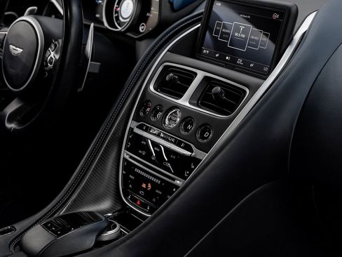 Used 2018 Aston Martin DB11 V12 image 32