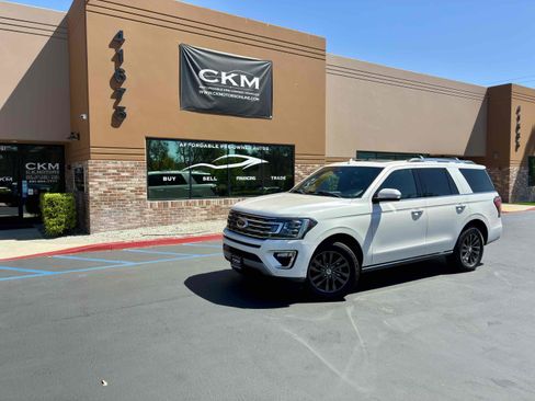 Used 2019 Ford Expedition Limited w/ Equipment Group 301A AWD/4WD image 2