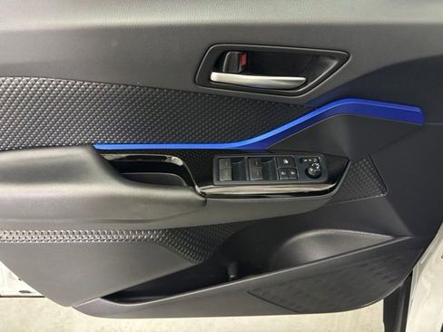 Used 2022 Toyota C-HR XLE FWD image 9