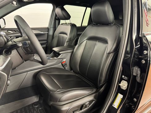 Used 2024 Jeep Grand Cherokee Limited image 13