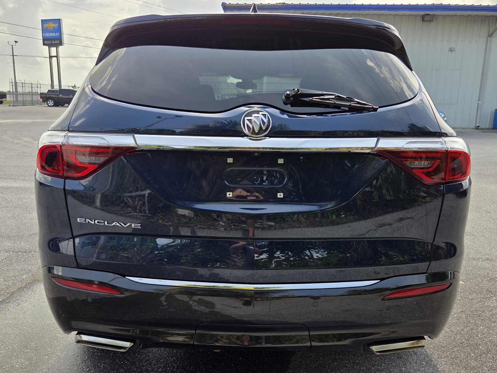 Used 2023 Buick Enclave Essence FWD image 4