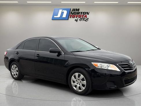 Used 2011 Toyota Camry LE FWD image 3